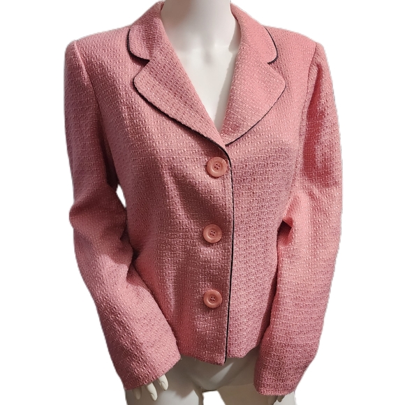 Donna Ricco pink blazer 💕 Black piping— so cute! - Picture 3 of 4